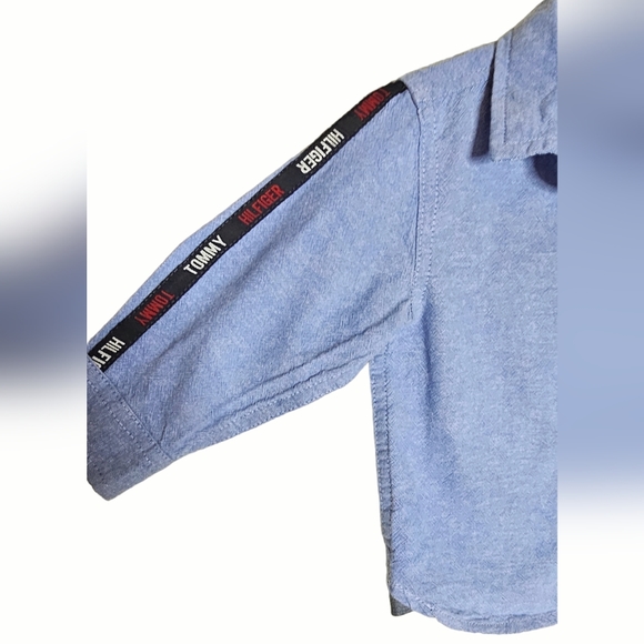 🔥 Tommy Hilfiger Button down Denim Long sleeve Shirt Size 12M - Picture 3 of 7